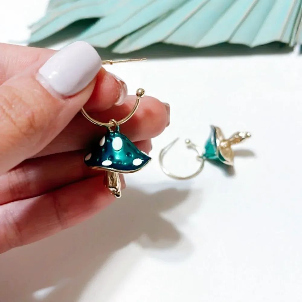 Green mushroom hoop earrings S61